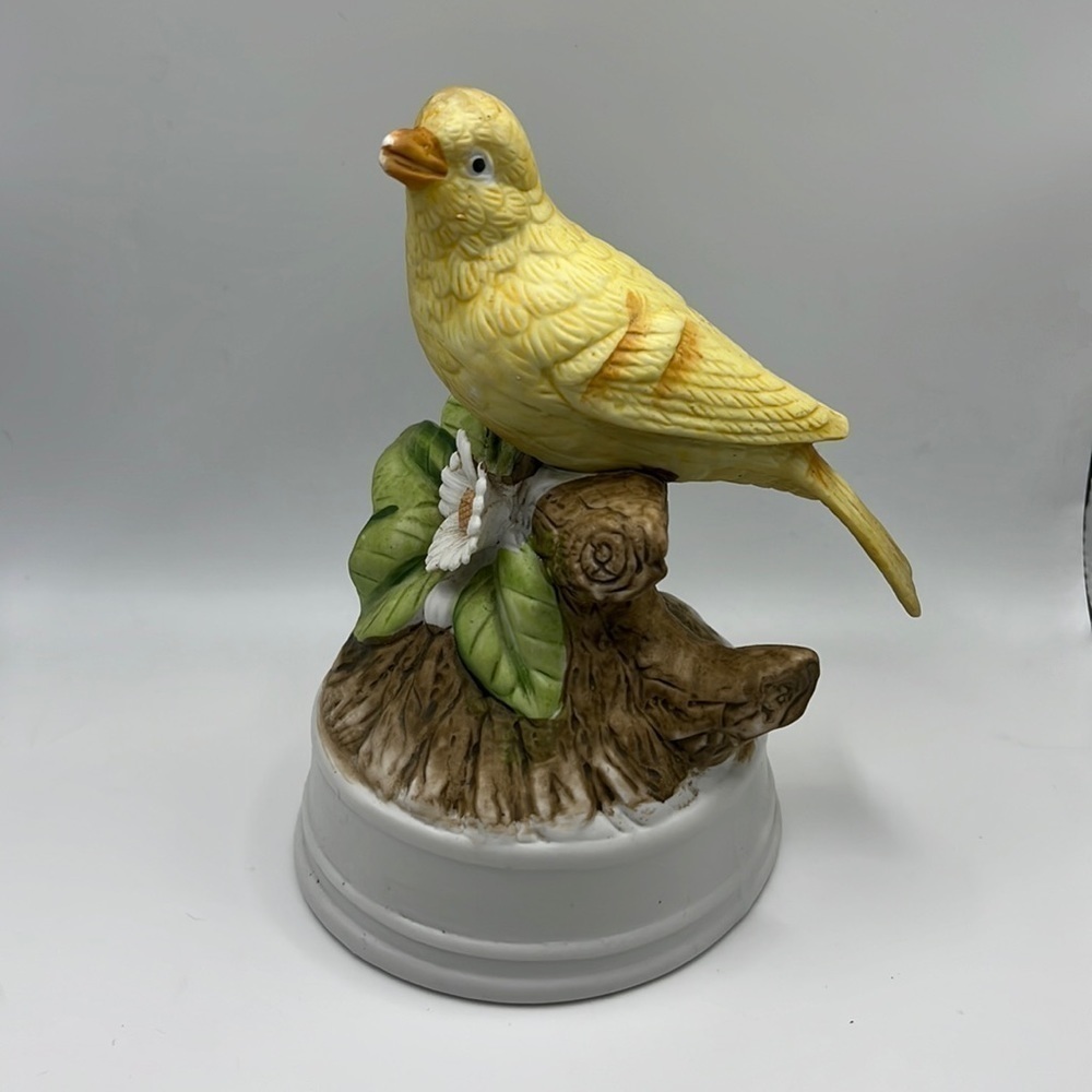 𝅺🎉hp🎉vintage Eda Mann Milano Porcelain  Yellow Canary Musical‎